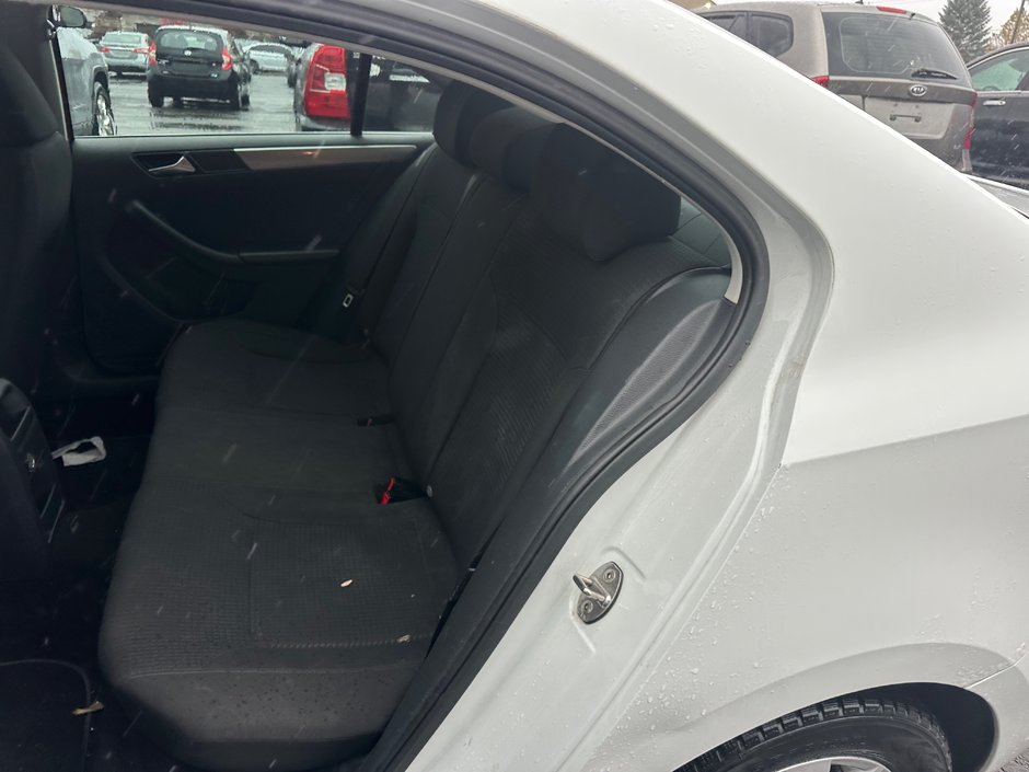 Volkswagen Jetta TRENDLINE + 2015-2