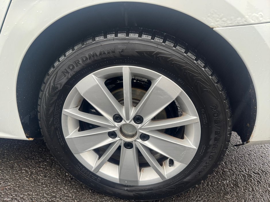 Volkswagen Jetta TRENDLINE + 2015-14