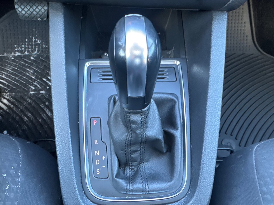 Volkswagen Jetta COMFORTLINE 2016-13