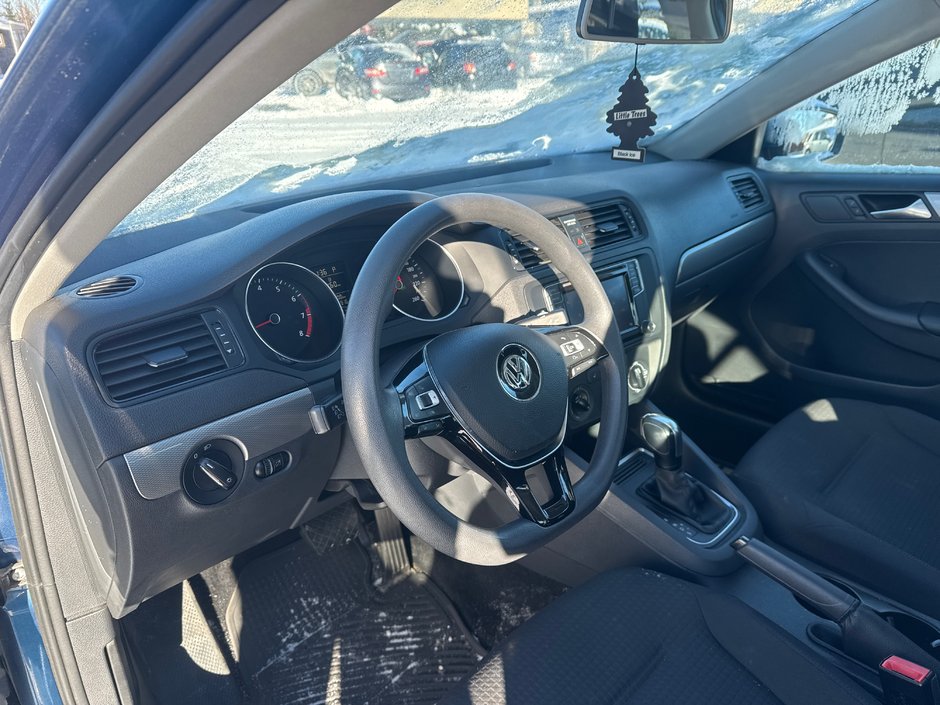 Volkswagen Jetta COMFORTLINE 2016-8