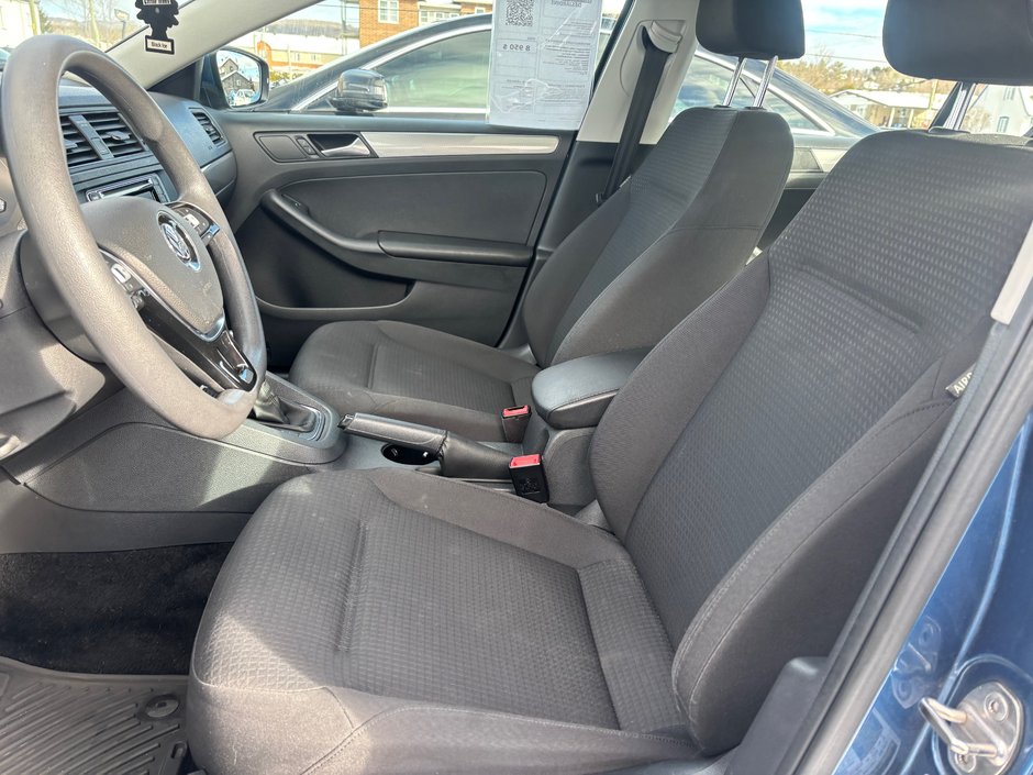 Volkswagen Jetta COMFORTLINE 2016-6