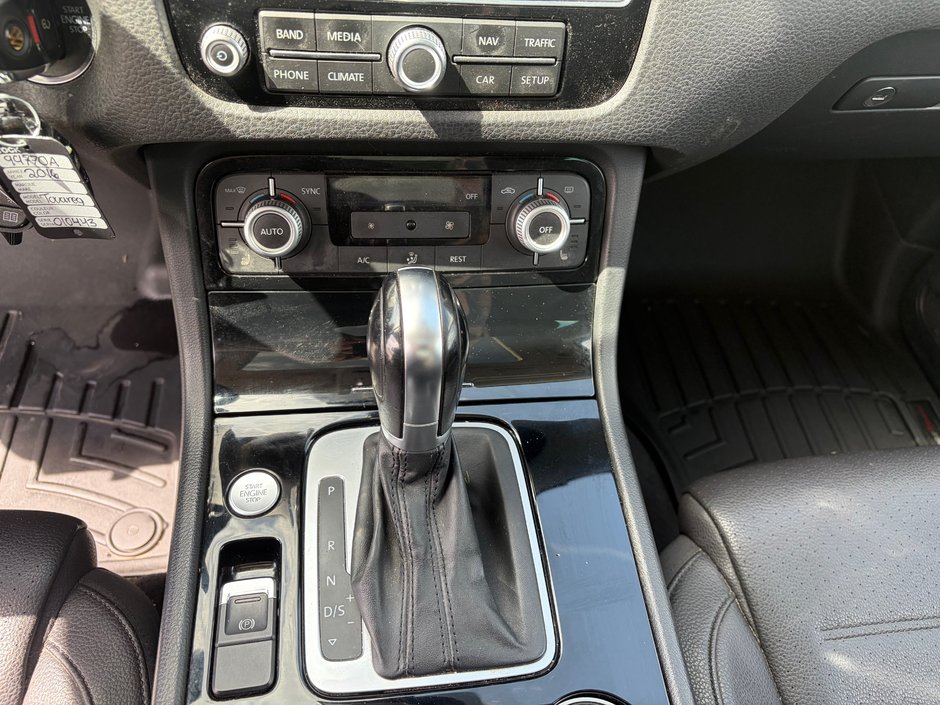 2016 Volkswagen Touareg Highline-13