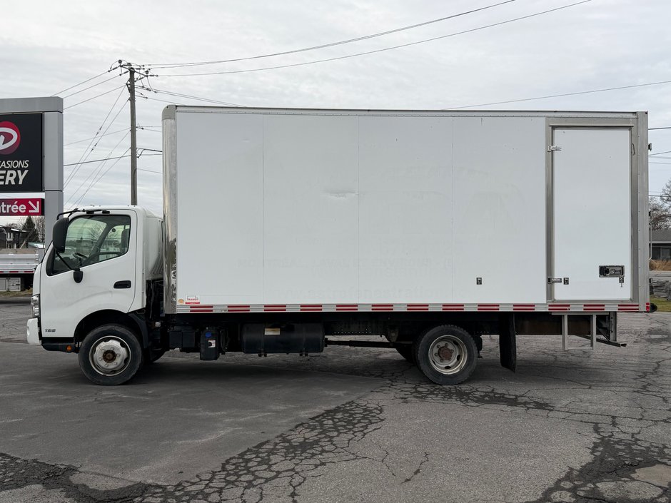 Hino 195 DRY BOX 2018 à Saint-Jean-Sur-Richelieu, Québec