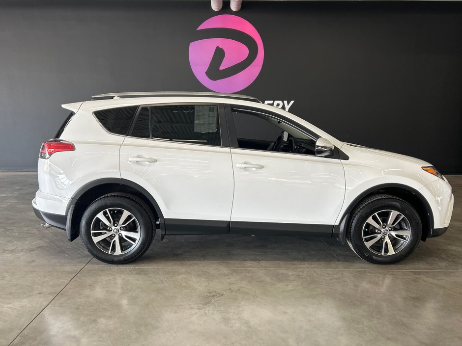 2018 Toyota RAV4 LE in Saint-Jean-Sur-Richelieu, Quebec