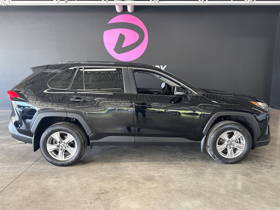 Toyota RAV4 XLE 2023 à Saint-Jean-Sur-Richelieu, Québec