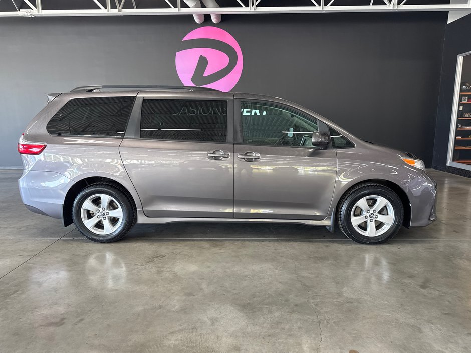 2020 Toyota Sienna LE in Saint-Jean-Sur-Richelieu, Quebec