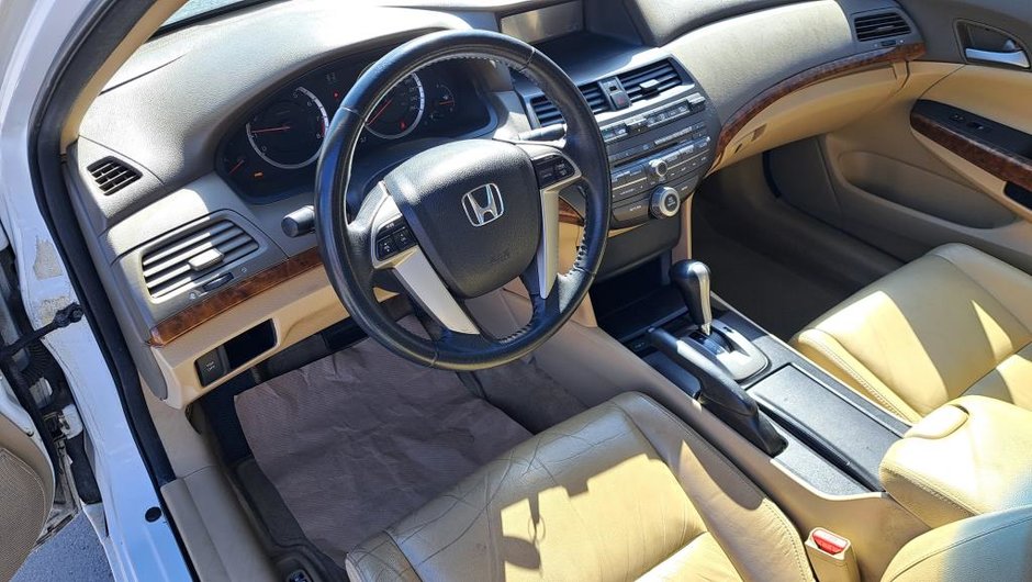 Honda Accord EX 2010-9
