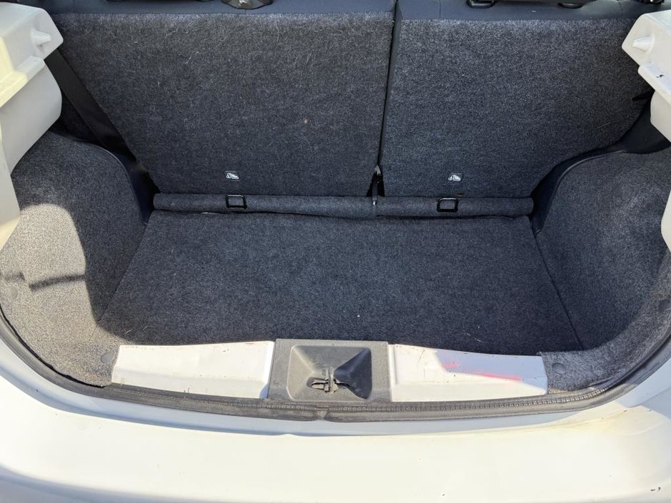 2015 Nissan Micra SV HATCHBACK-34