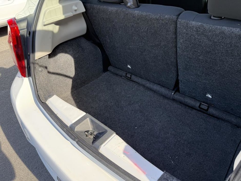 2015 Nissan Micra SV HATCHBACK-35