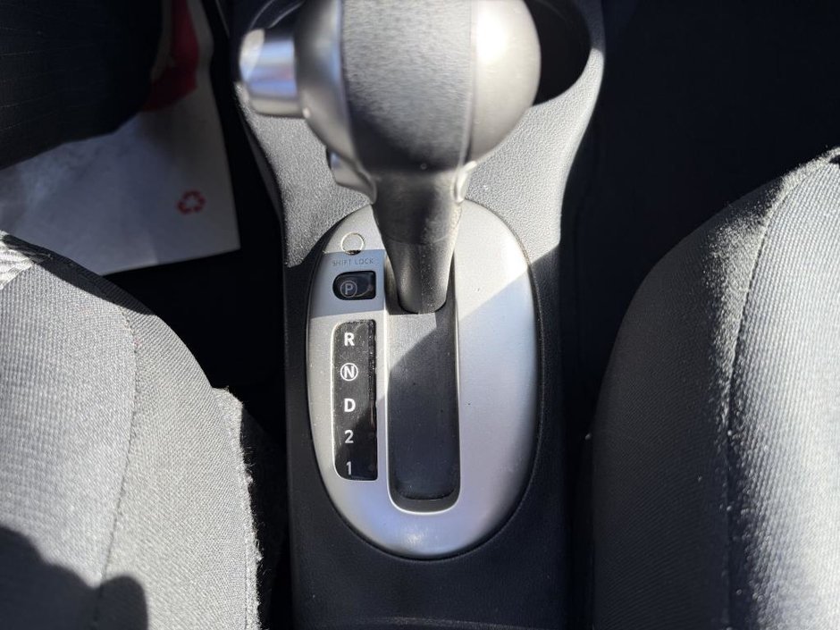 2015 Nissan Micra SV HATCHBACK-26