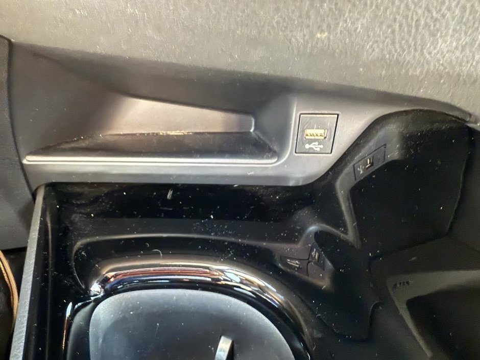 2021 Toyota C-HR XLE PREMIUM FWD-33