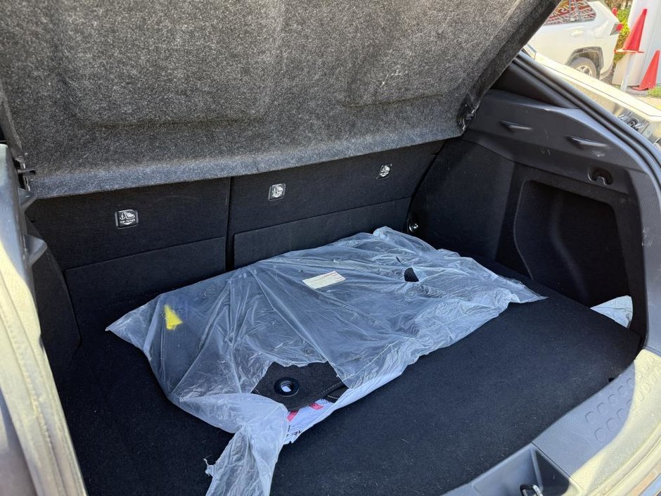 2021 Toyota C-HR XLE PREMIUM FWD-41