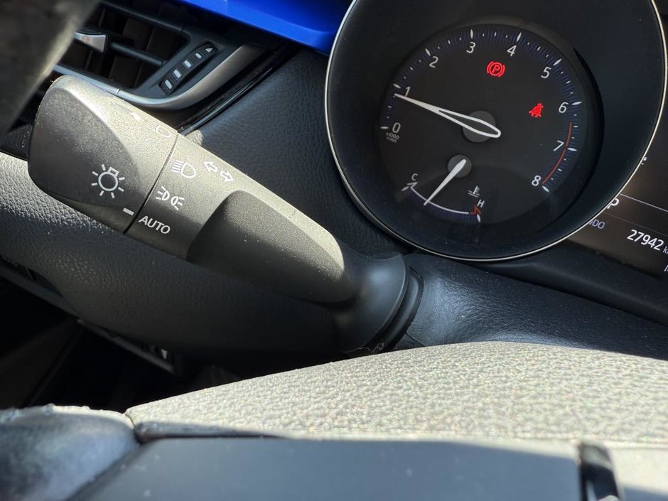 2021 Toyota C-HR XLE PREMIUM FWD-17