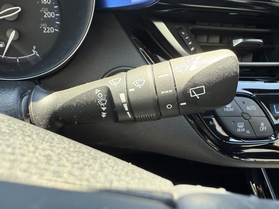 2021 Toyota C-HR XLE PREMIUM FWD-19