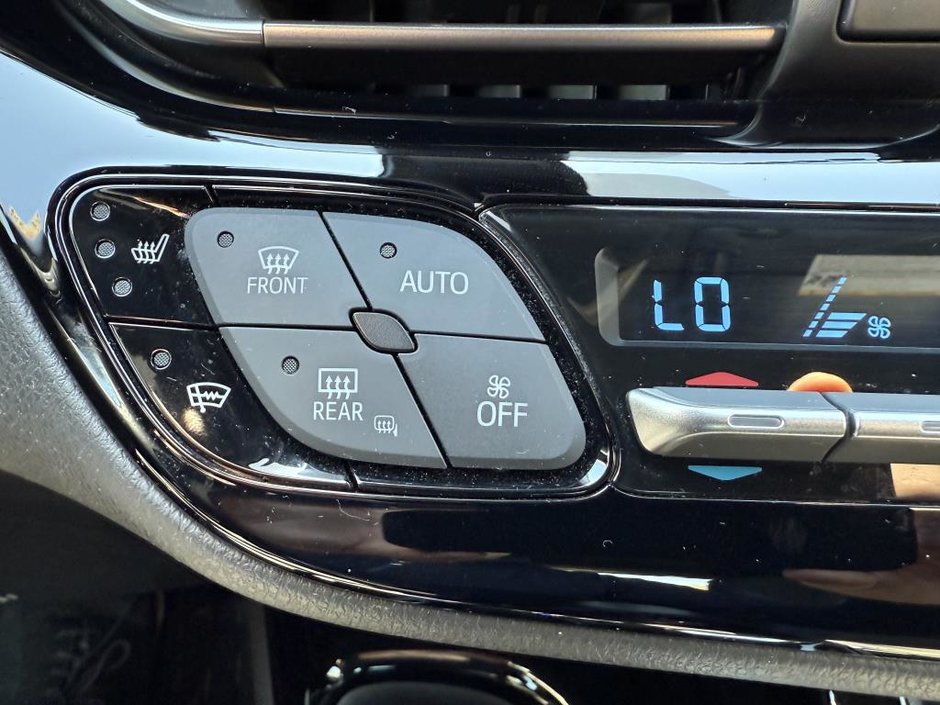 2021 Toyota C-HR XLE PREMIUM FWD-30