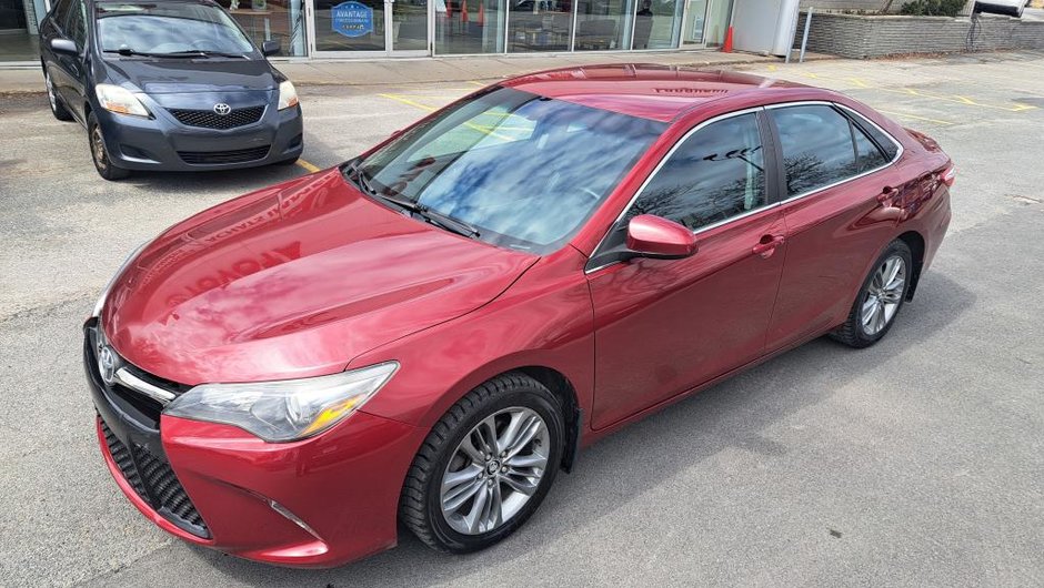 Toyota Camry SE 2015-32
