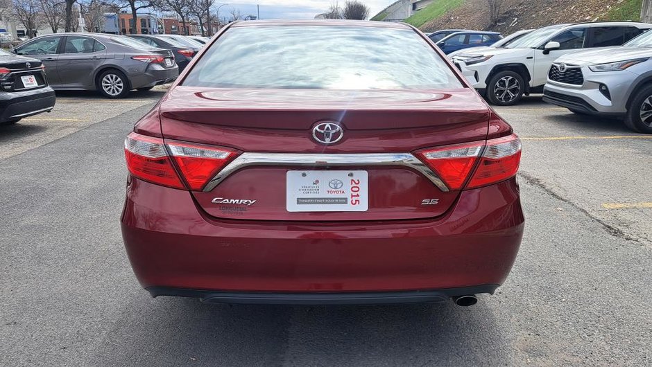 Toyota Camry SE 2015-26
