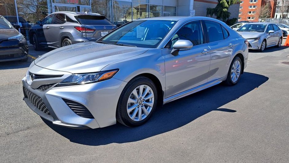 2020  Camry SE in Longueuil, Quebec