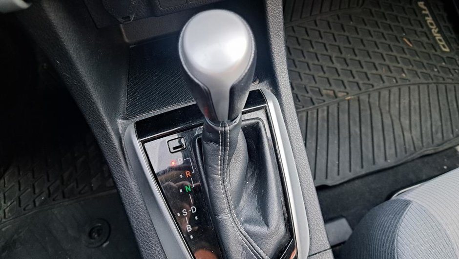 Toyota Corolla CE CVT 2018-13