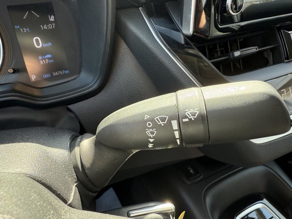 2021 Toyota Corolla LE-18