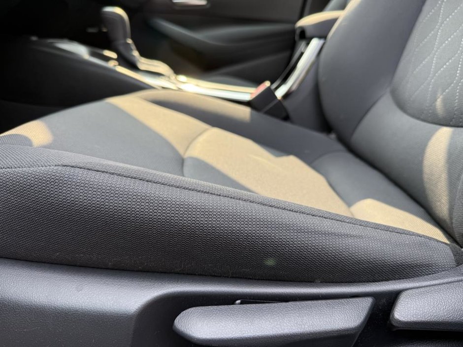 Toyota Corolla LE CVT 2021-12