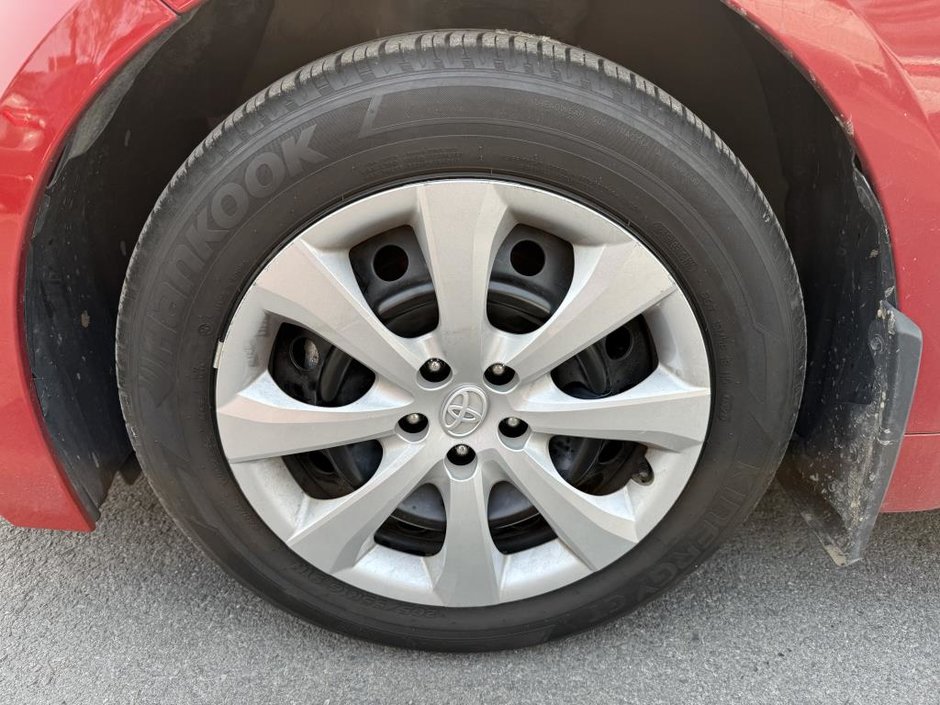 Toyota Corolla LE CVT 2021-40