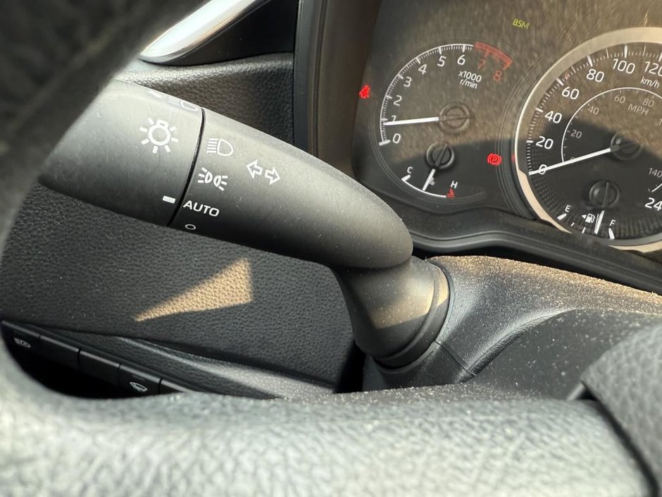 Toyota Corolla LE CVT 2021-18