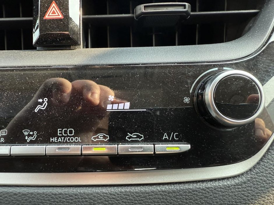 Toyota Corolla LE CVT 2021-27