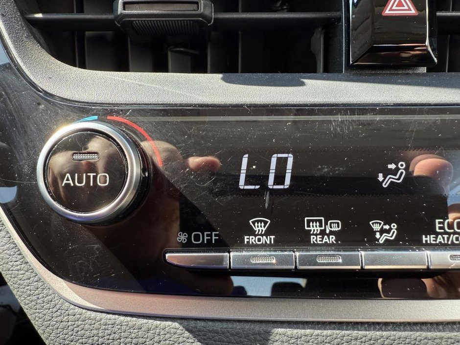 2021 Toyota Corolla LE-26