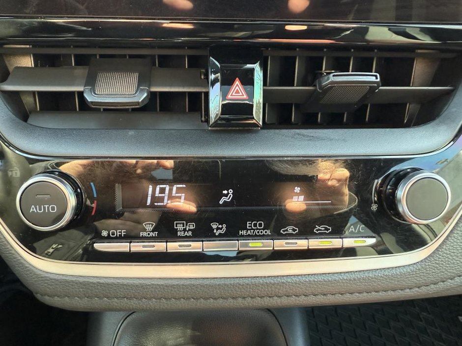 Toyota Corolla SE Upgrade * TOIT OUVRANT + BAS KM + CERTIFIÉ 2023-21
