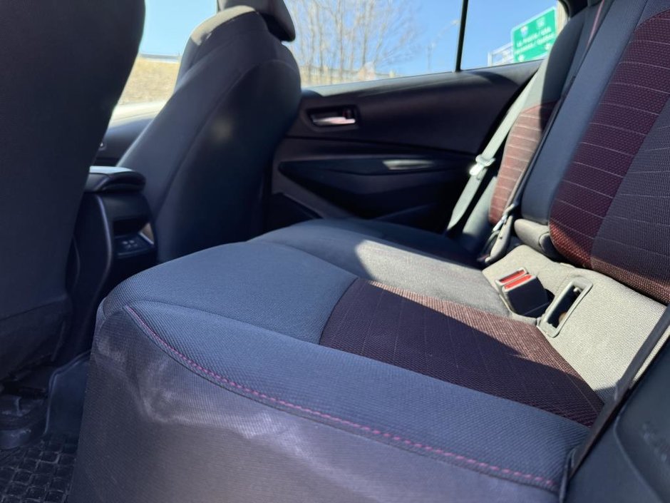 Toyota Corolla SE Upgrade * TOIT OUVRANT + BAS KM + CERTIFIÉ 2023-26