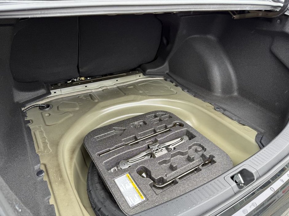 Toyota Corolla LE Upgrade 2023-38