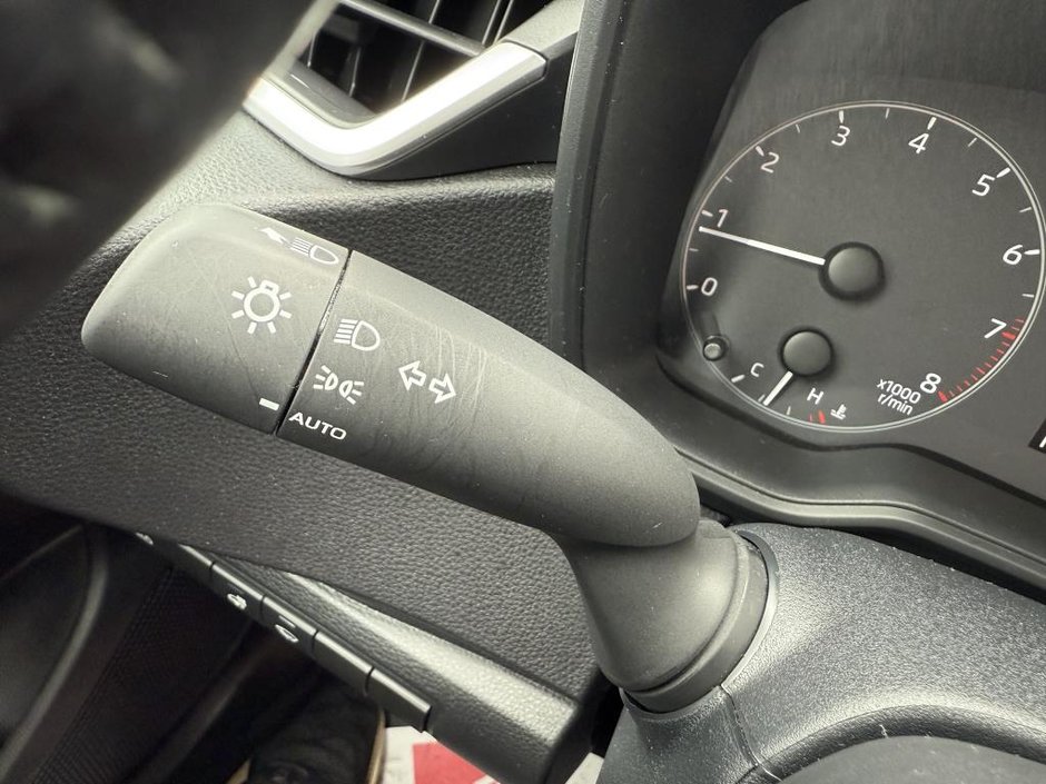 Toyota Corolla LE Upgrade 2023-17