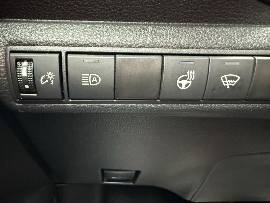 Toyota Corolla LE Upgrade 2023-21