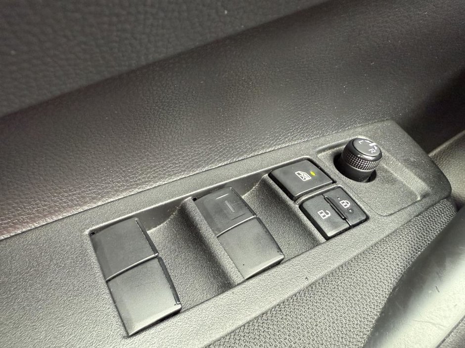 Toyota Corolla LE Upgrade 2023-20