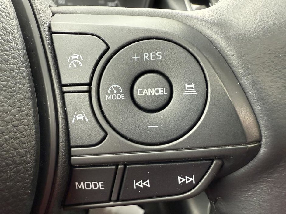 Toyota Corolla LE Upgrade 2023-18