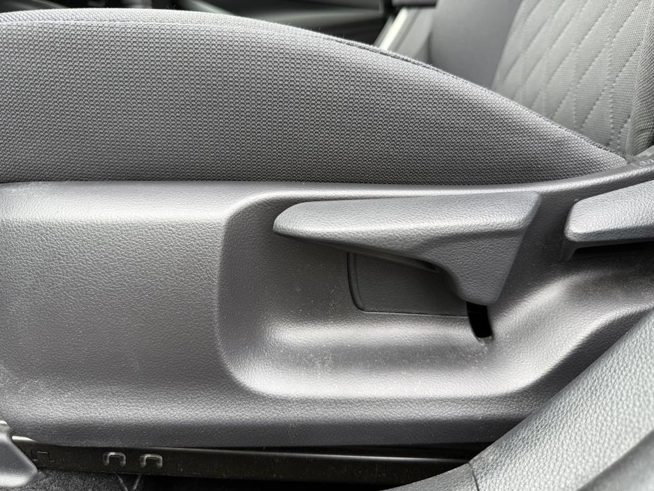 Toyota Corolla HYBRIDE LE AWD 2023-9