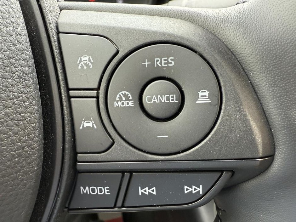 Toyota Corolla HYBRIDE LE AWD 2023-17