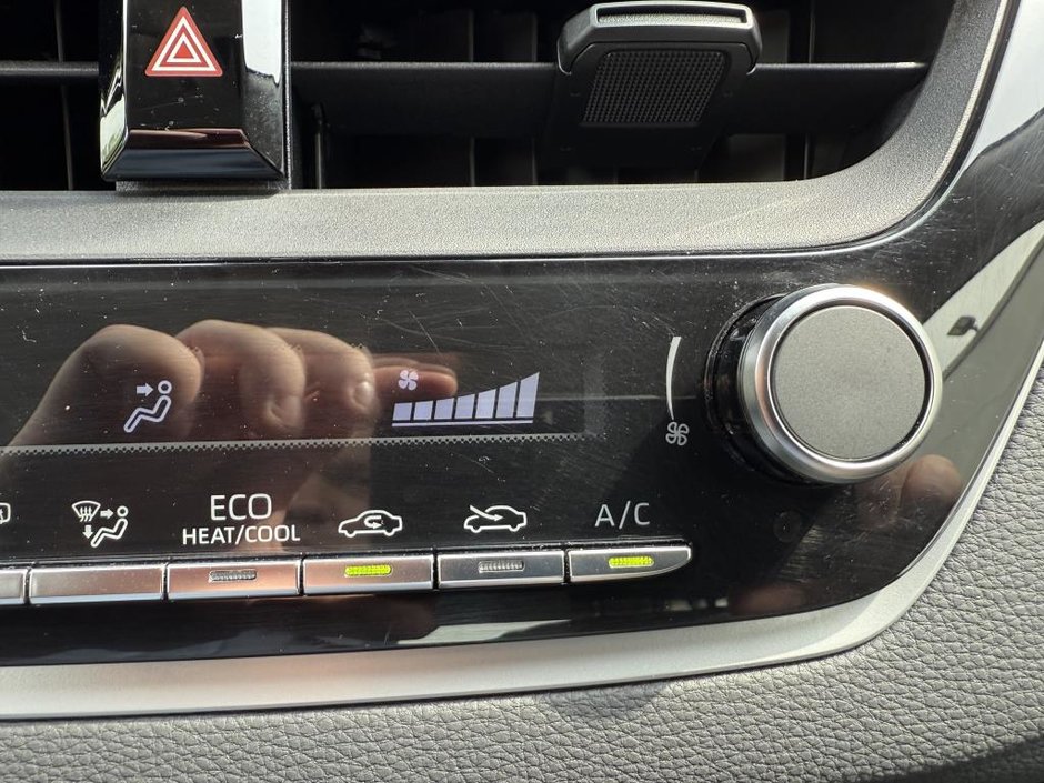 Toyota Corolla HYBRIDE LE AWD 2023-26