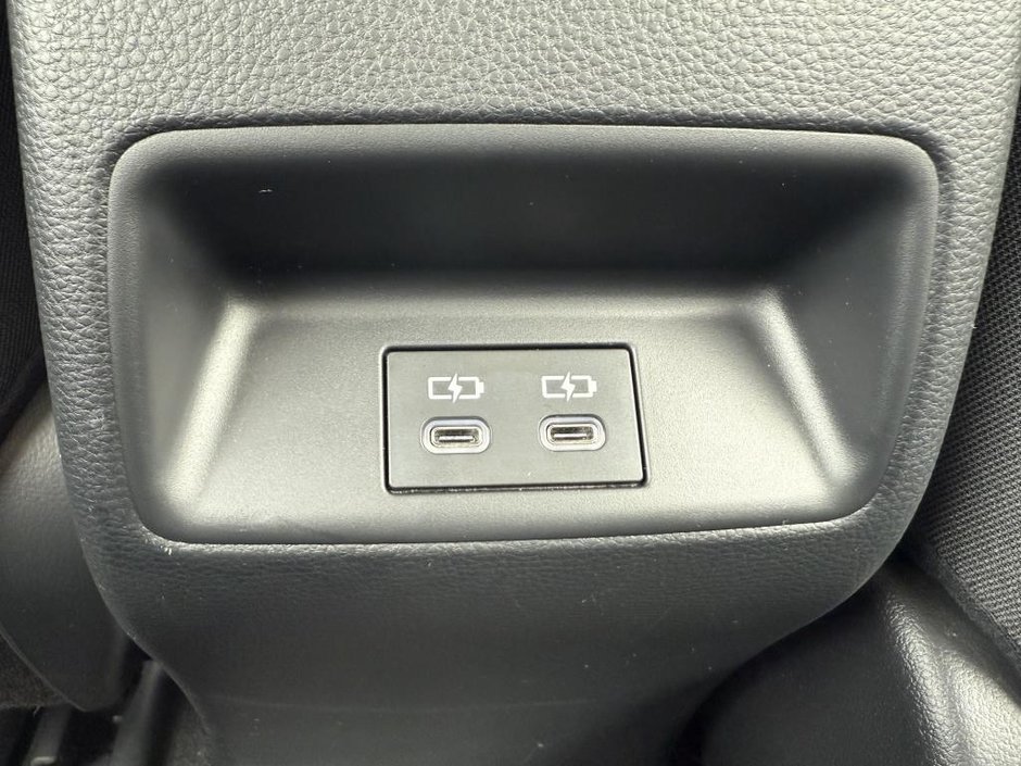 Toyota Corolla HYBRIDE LE AWD 2023-33