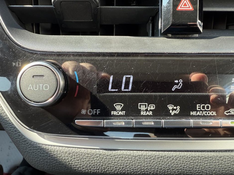 Toyota Corolla LE 2024-24