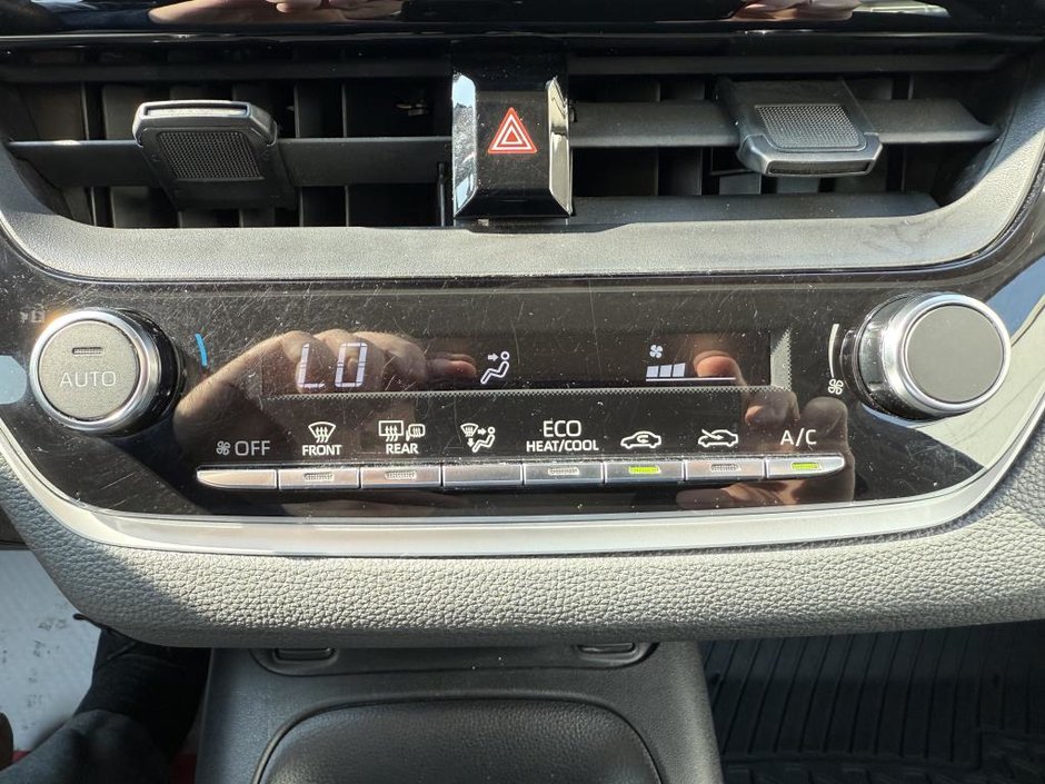Toyota Corolla LE 2024-23