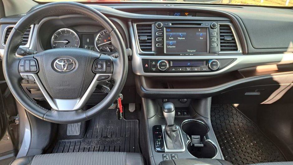 2016 Toyota Highlander AWD 4DR LE-32