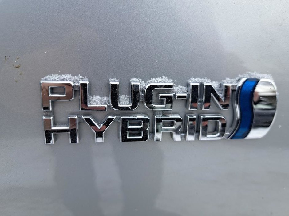 Toyota PRIUS PRIME UPGRADE 2020-43