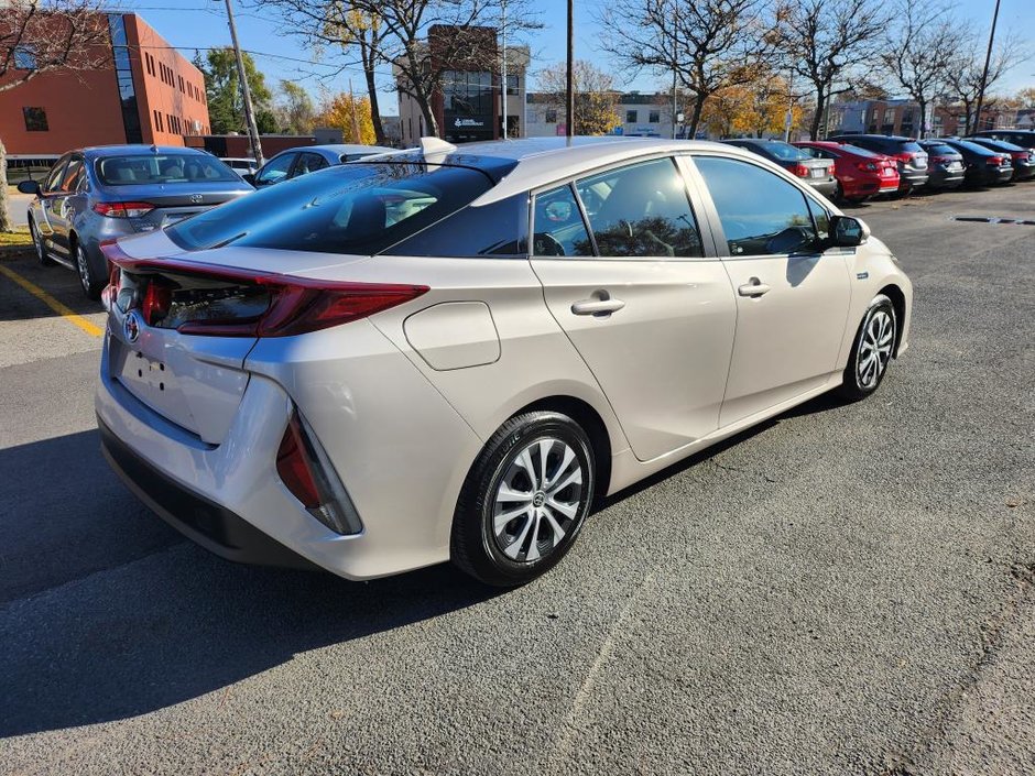 2021 Toyota PRIUS PRIME UPGRADE-4