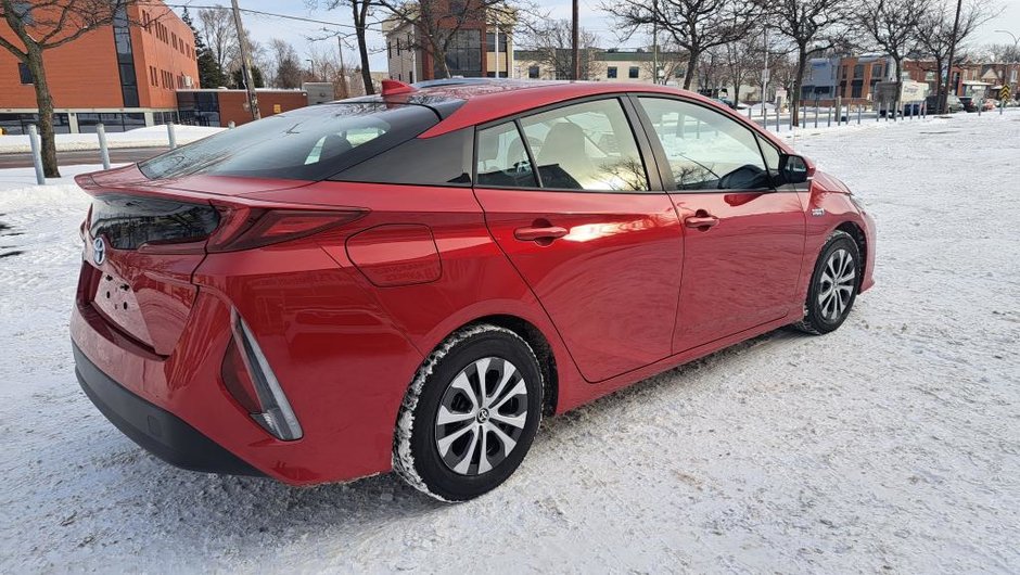 2022 Toyota PRIUS PRIME UPGRADE-3