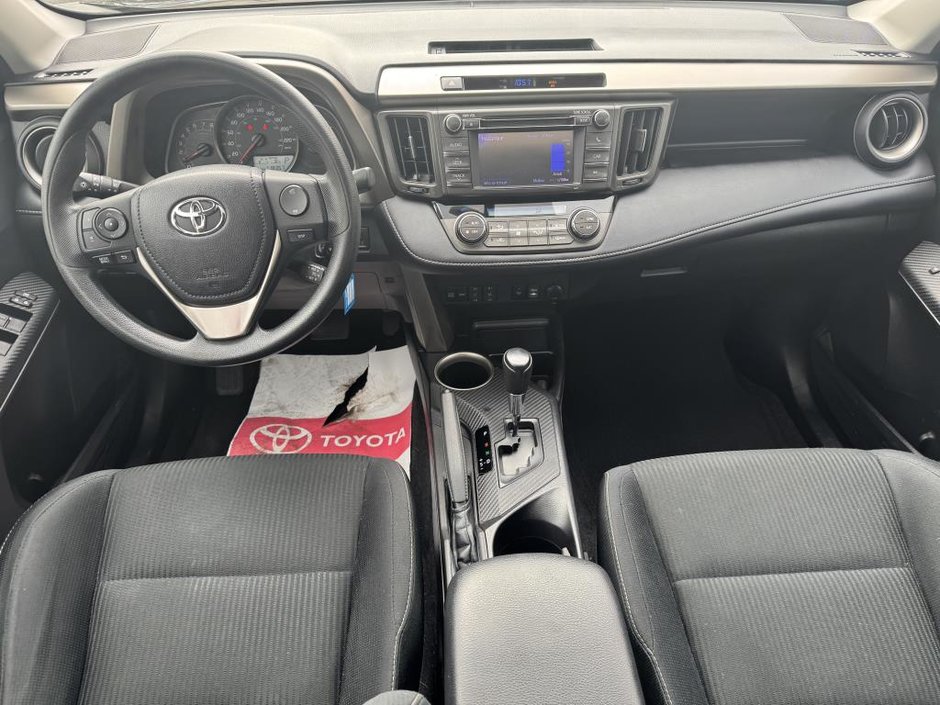 Toyota RAV4 AWD XLE 2013-8