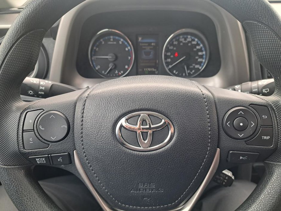 Toyota RAV4 AWD 4DR LE 2017-10