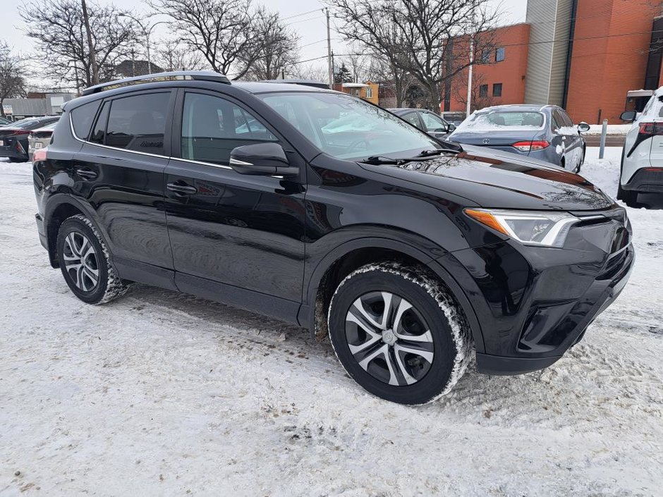 Toyota RAV4 AWD 4DR LE 2017-1