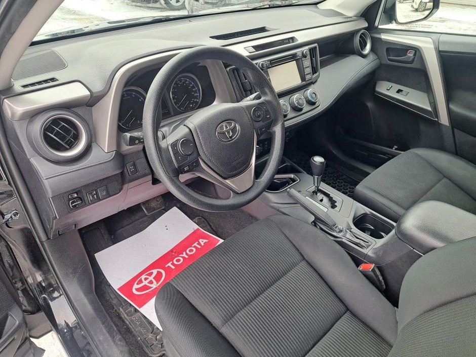 Toyota RAV4 AWD 4DR LE 2017-9